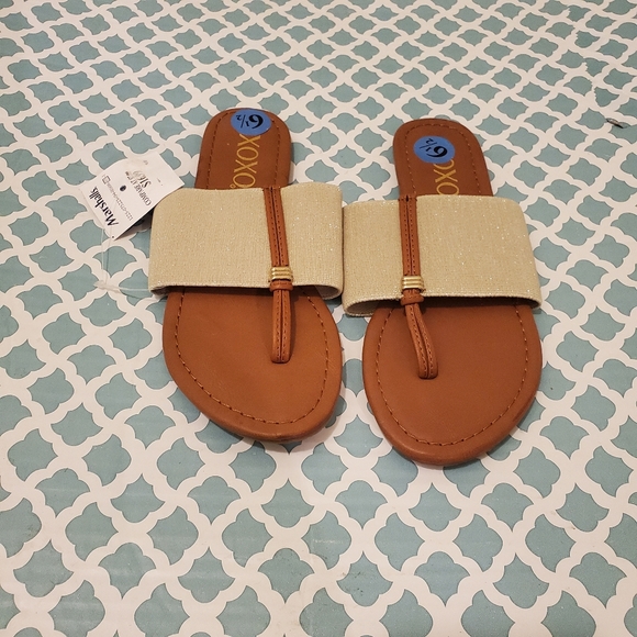 XOXO | Shoes | Xoxo Ganelo Thong Flat Sandals | Poshmark